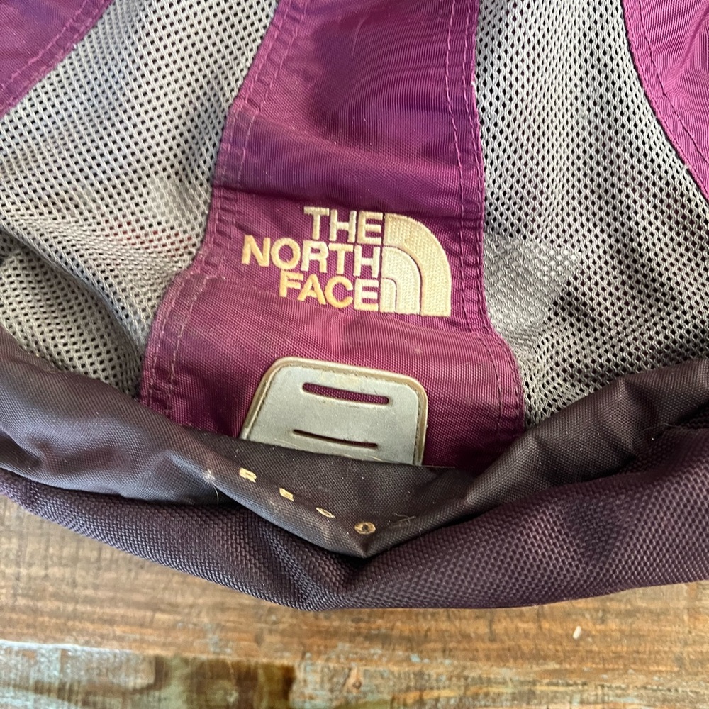 North Face Recon Backpack - Picture 3 of 9